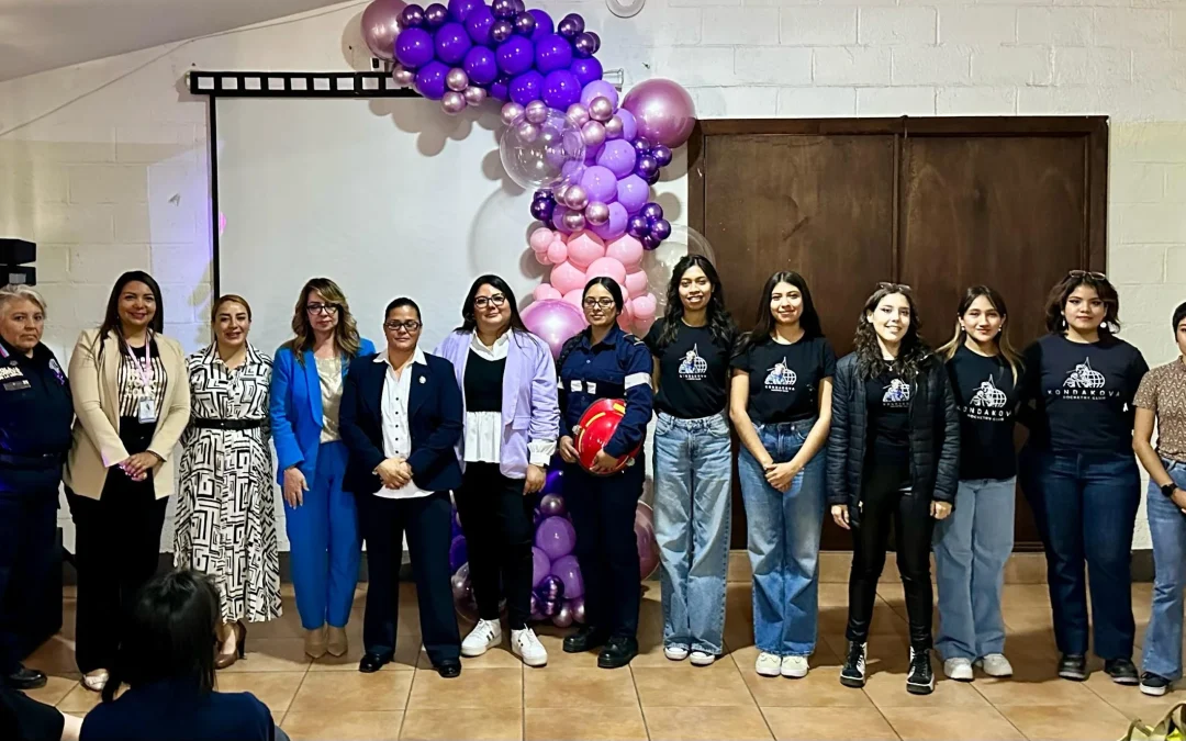 Realizan foro de mujeres líderes en el Instituto Novaera