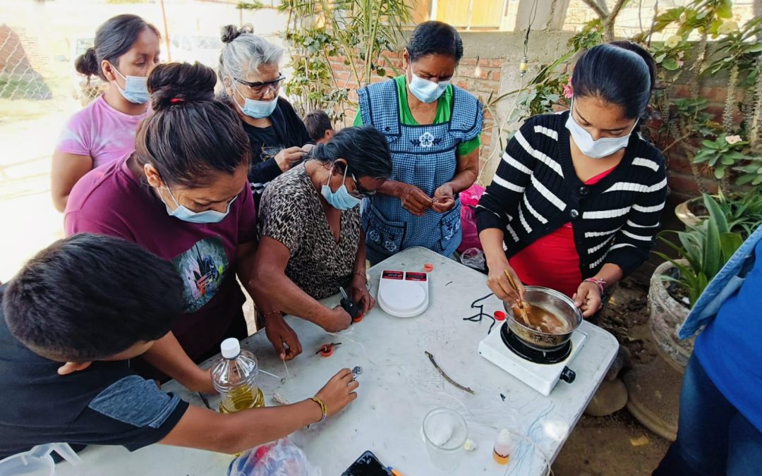 Acerca el DIF Municipal su nuevo taller de emprendimiento a mujeres de Playa Azul