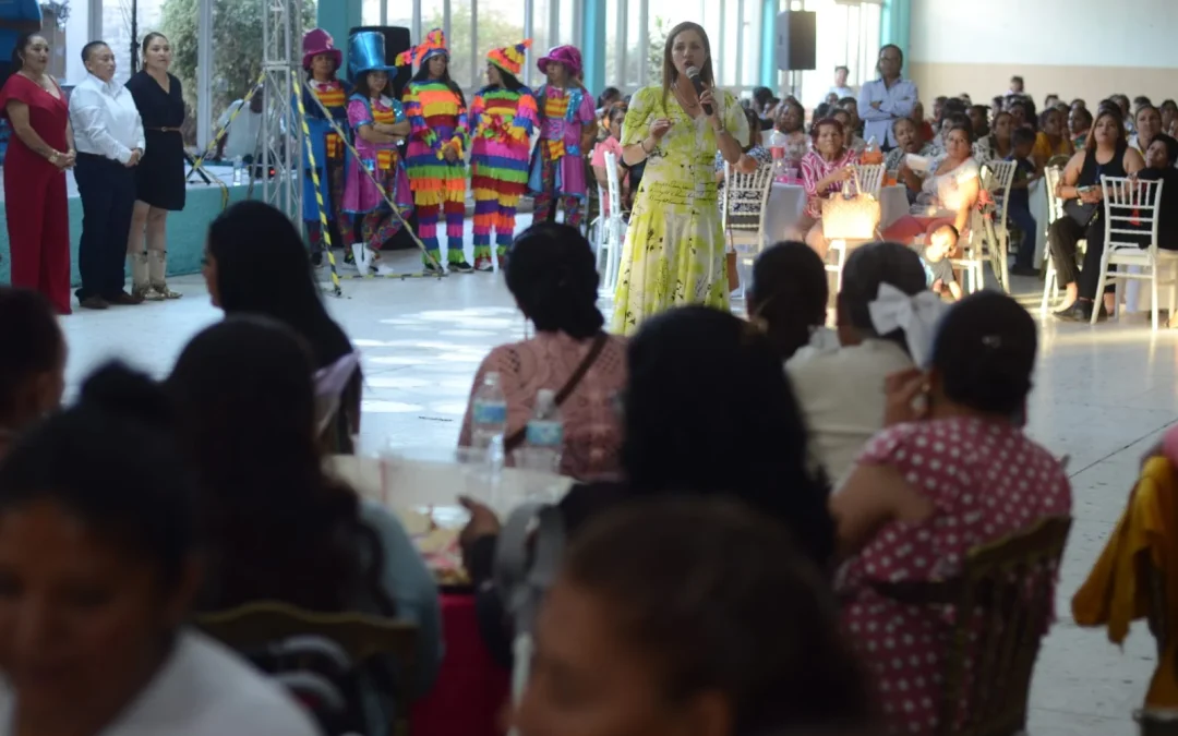 Celebran a las mamás con todo el corazón